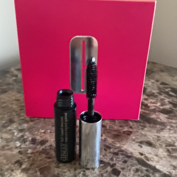 🎊Host Pick🎊 Clinique Gift Set - Picture 8 of 10